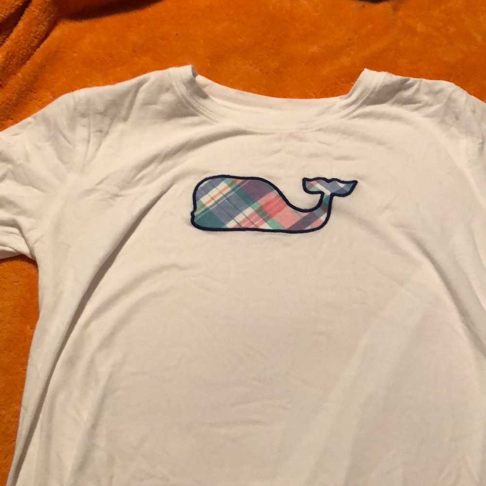 White girls Vineyard Vines T-shirt